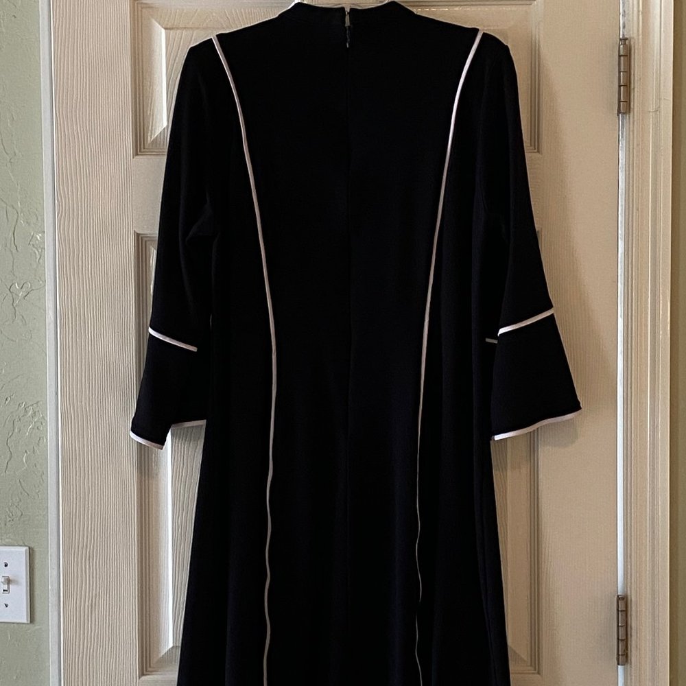 50% Off! For 3 Days! 
EUC -ELOQUII Black Dress w/White Piping - Sz 18w! - Picture 2 of 10